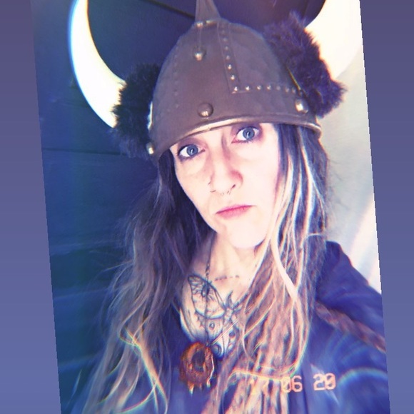 𝙷𝚘𝚠𝚍𝚢 𝚏𝚛𝚒𝚎𝚗𝚍𝚜♒️👁🌿🔮👻🎶🙏🏽🌲⚔️👽🌌 - Picture 13 of 16